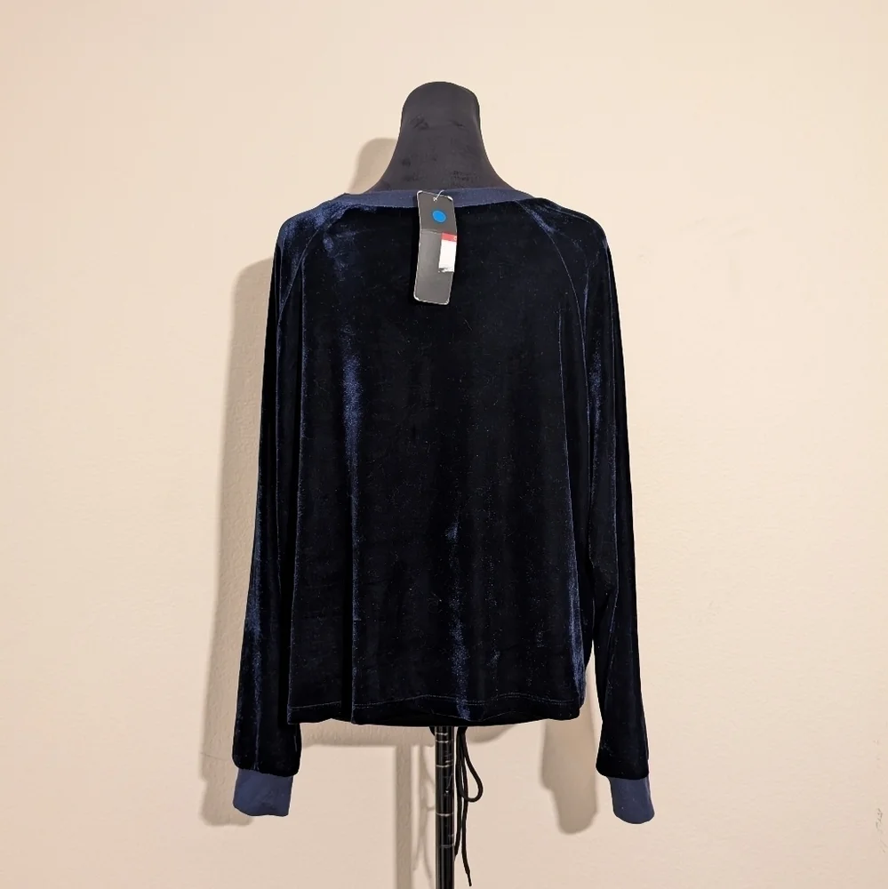 RDI Women's Long Sleeve Velour Tie Front Sweater Navy Size Small - Picture 3 of 9